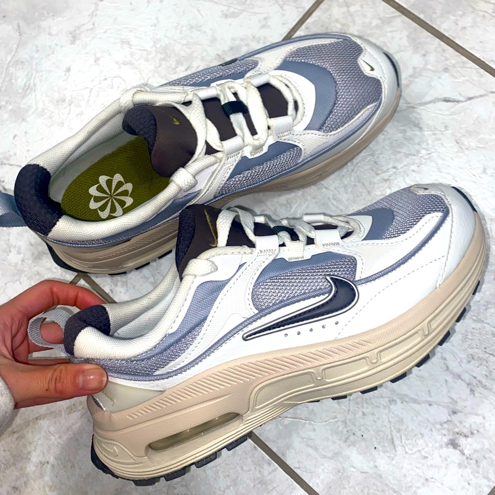 Never worn, made with real leather, Nike air max